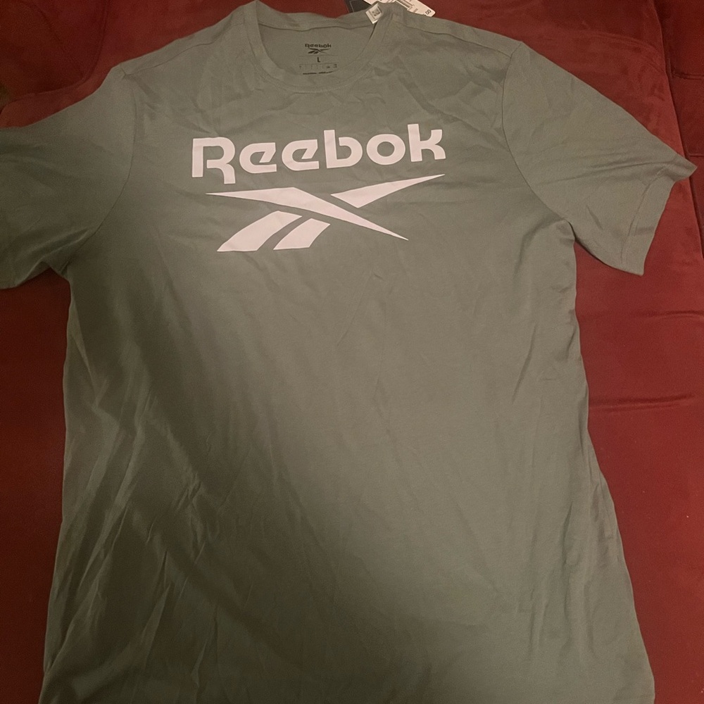 Reebok green tee large